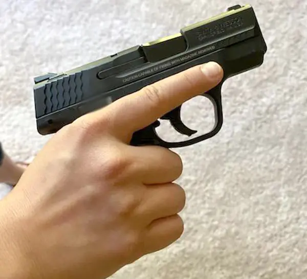 s&w m&p pistol for women with small hands