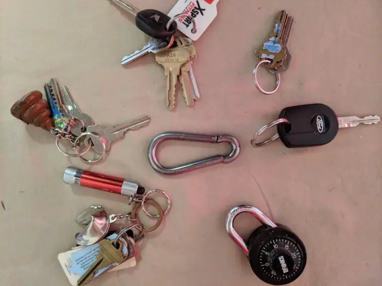 Why Carry A Carabiner? The Many Uses of An EDC Carabiner