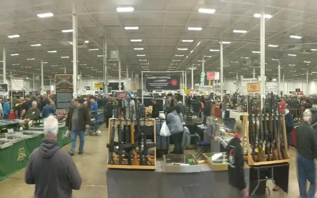 gun show panorama