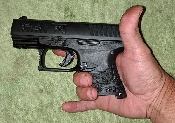 pistol grip size: sub-compact
