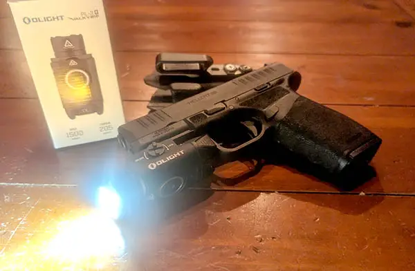 olight pl-3r valkyrie review: flashlight on springfield hellcat pro